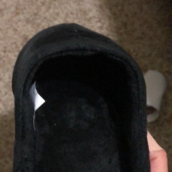 NEW Comfy Classic pair of moccasin slippers - Picture 6 of 9